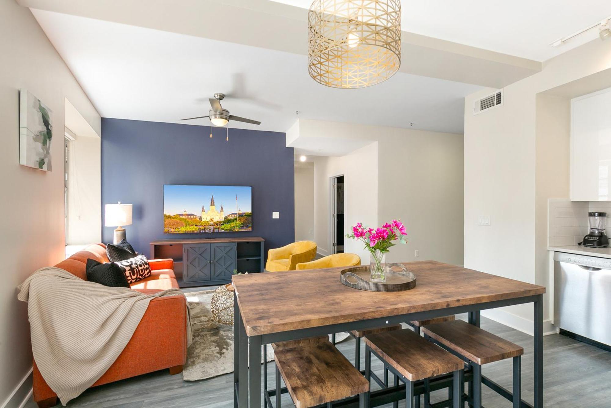 Nola Charm - Luxury 4-Bed Retreat Steps From French Quarter Apartamento Nova Orleães Exterior foto