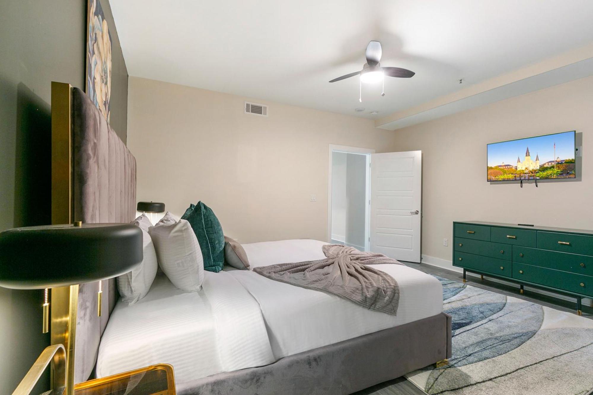 Nola Charm - Luxury 4-Bed Retreat Steps From French Quarter Apartamento Nova Orleães Exterior foto