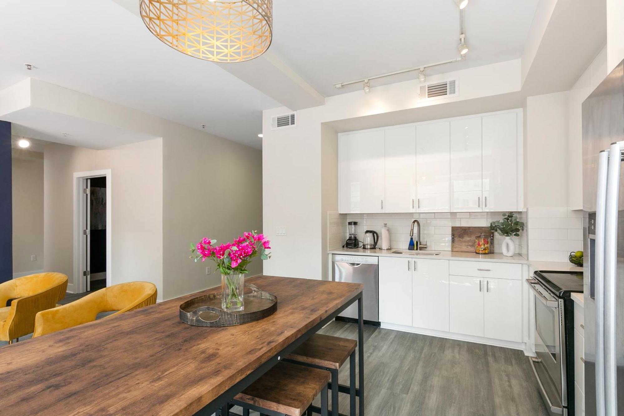 Nola Charm - Luxury 4-Bed Retreat Steps From French Quarter Apartamento Nova Orleães Exterior foto